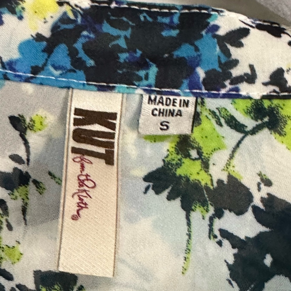 Kut from the Kloth Sheer Floral Print V-Neck Button Down Blouse Size Small - Picture 6 of 7